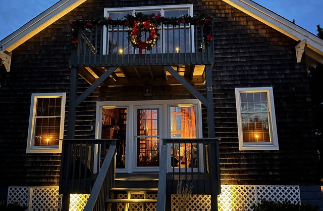 Rustic Elegance on the Cove- nPremier Location-Fully Remodeled Historical Homenn