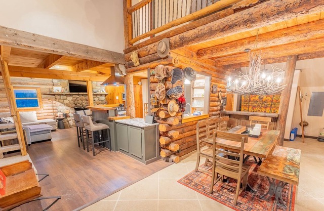 Rustic High Life Rural Ranch- Hot Tub w/ MCB views, furnished barn, 20min slopes