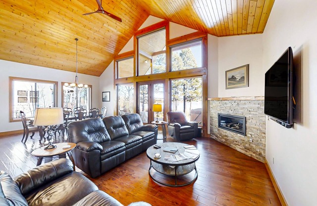 Rustic lakefront getaway with mountain views - dock, hot tub, fireplace & W/D