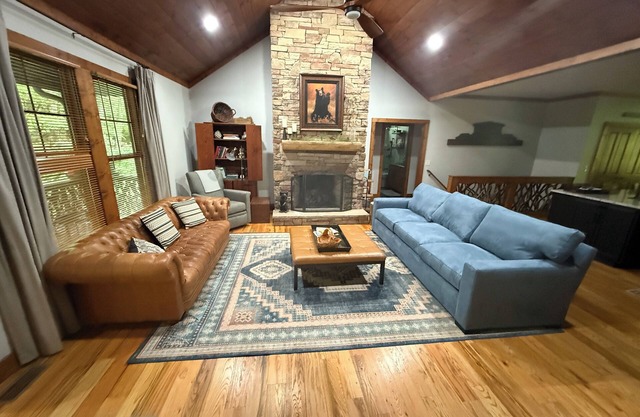 Rustic Mountain Retreat with Modern Amenities and Gig-Fiber Internet