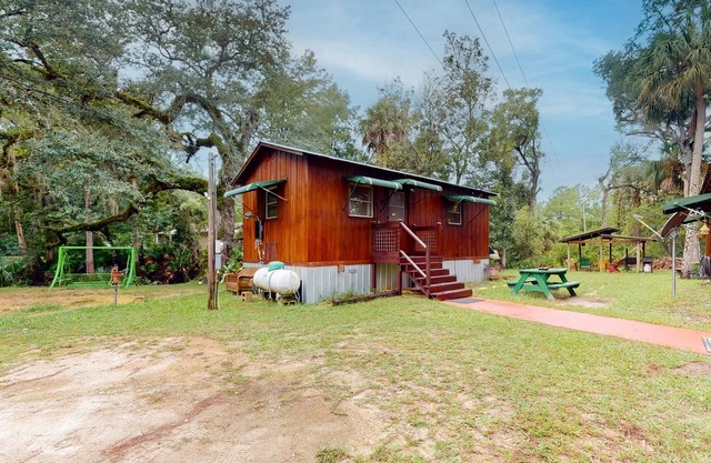 Rustic riverfront cabin with views, firepit, grill, canoe, kitchen, & W/D