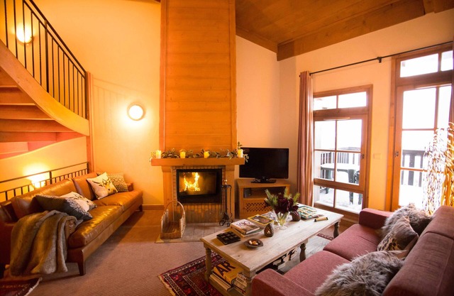 # Rustic, spacious, Ski-In-Ski-Out, Four Bedroom Chalet Apartment in Les Arc1950