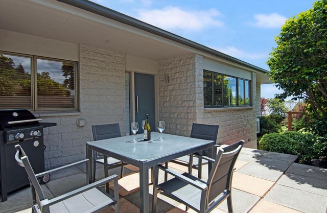 Rutherford Retreat - Nelson Holiday Home