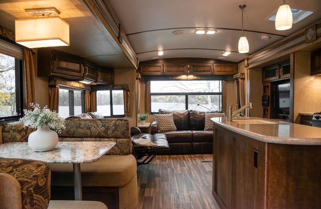 RV 7 Corner Unit W/Full Privacy and Panoramic Views