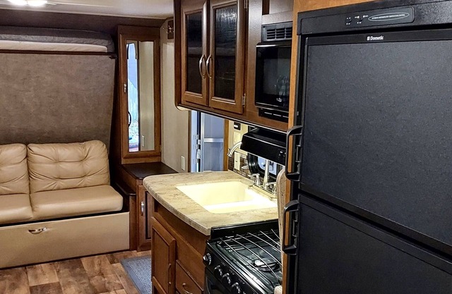 RV/camper in terrific Via Madonna property