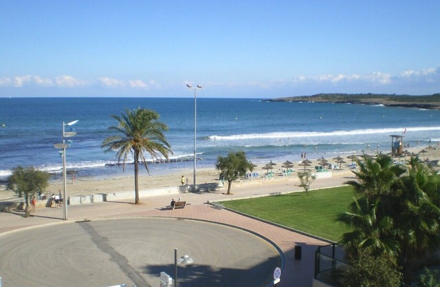 SA MANEGA 5-O: Top modern apartment in 1-A beach location with stunning views