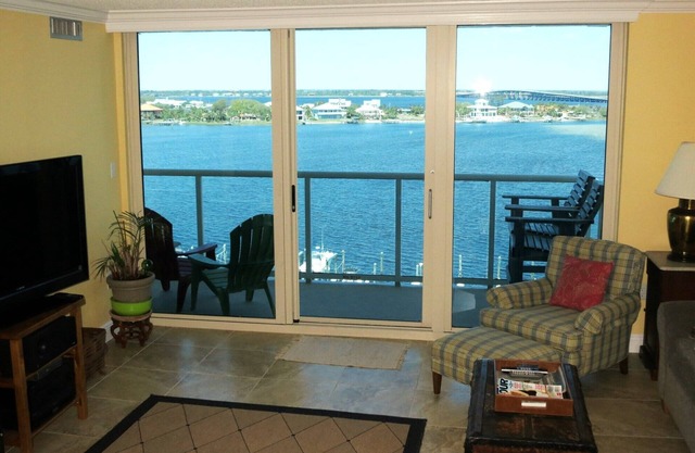 Sabine Yacht & Racquet Club 2/2 Condo- beautiful Gulf and Bay views!