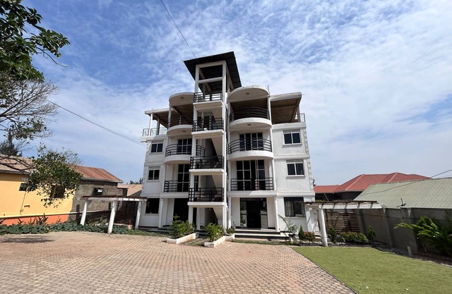 Safari Lake View Apartments, Muyenga