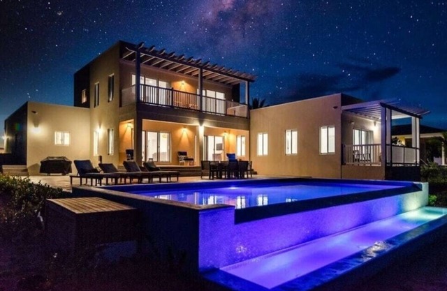 Saffron House Oceanfront and Direct Beachfront 3 BR 2.5 Bath Home