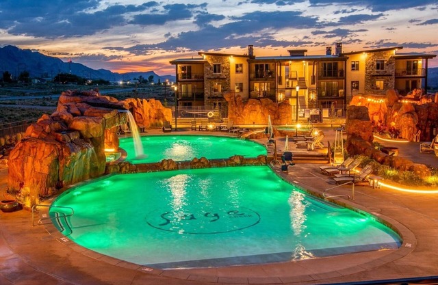 Sage Creek Condo *E2* | Amazing Pool & Hot Tubs!