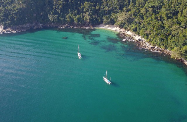 Sailboat 40 ft 2 suites, lodging and tour