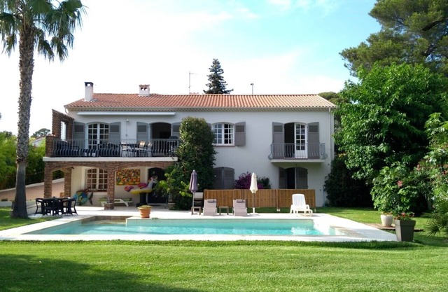 *SAINT RAPHAEL BOULOURIS VILLA RDJ 100 M² WITH PRIVATE POOL BEACH ON FOOT