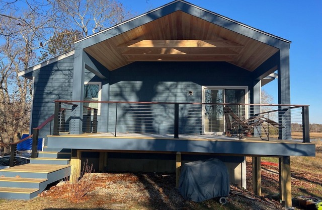 Salt Marsh Sanctuary on Nasketucket Bay-the Blu Haus!