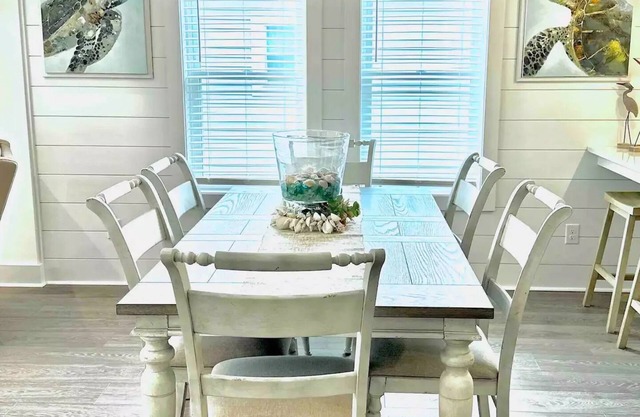 SALTY OAKS Beautiful new home located near the beach in the heart of Oak Island.