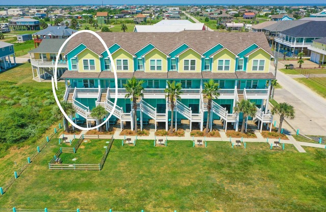 Salty Suites Cottage 1~Beachfront! Opt Beach Cart!