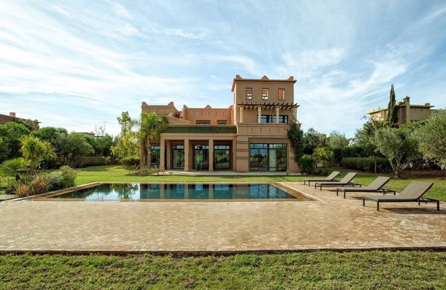 Samanah Luxury Villa with Private Pool and Golf