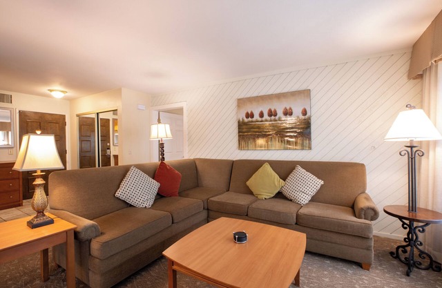 San Diego Country Estates | 2 Units | Full Kitchens & Parking
