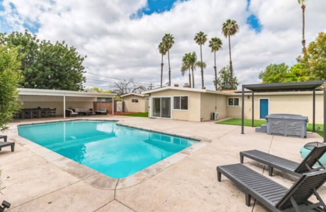 San Diego Lake home 4 Bd/Bath with Pool, hot tub and golf!