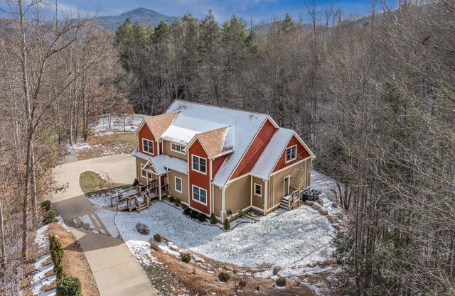 Sanctuary House - a Wooded Retreat