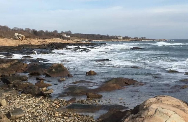 Sand Hill Cove Colonial, Steps from Roger Wheeler!