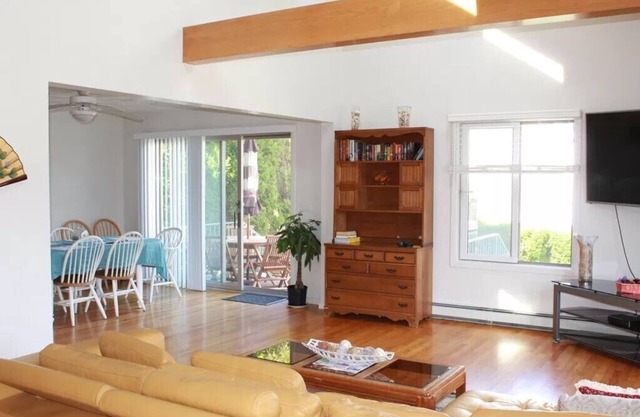 Sand Hill Cove Pristine & Contemporary Home!