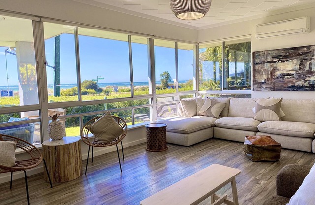 Sandbars Beach House. Stunning views - Directly opposite the beach!