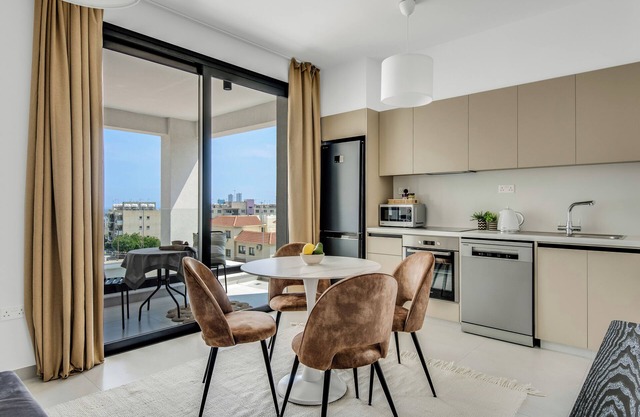 Sanders Elgio - Adorable Studio with Balcony