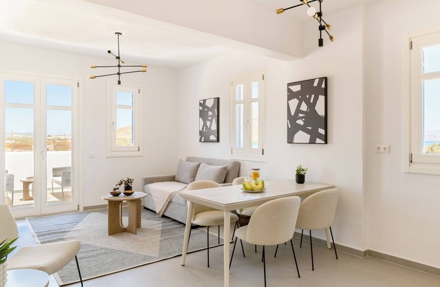 Sanders Paros Gardens - Nifty 1-Bdr Apt w Balcony