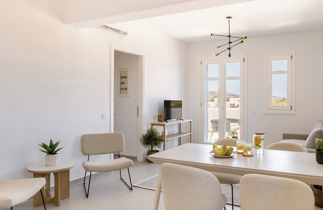 Sanders Paros Gardens - Fresh 1-Bdr Apt w Balcony