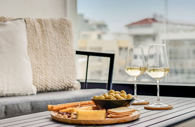 Sanders Premier - Nice 2 bdr apt with balcony