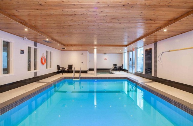 Sandman Hotel & Suites Calgary South