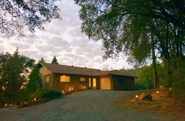 Sandstone Cottage - near Yosemite, Bass Lake