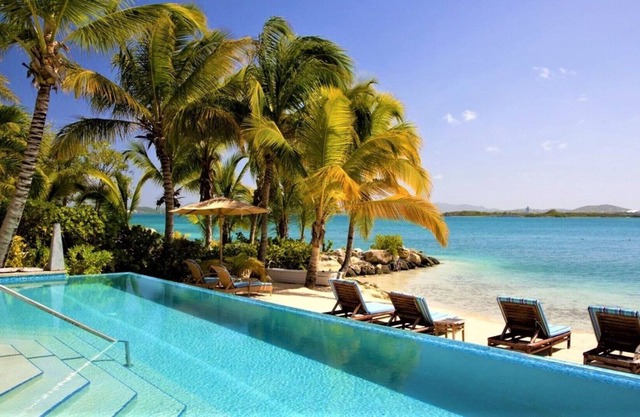 Sandy Cove - Beach Front - 4 Bedrooms