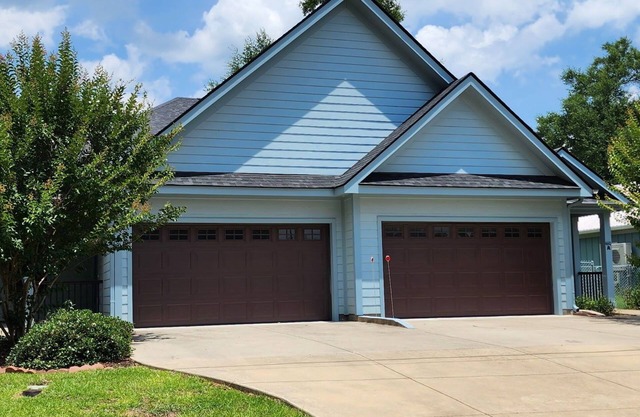 Sandy Dreams, 2-bedroom dog-friendly duplex in Garden City w/fenced yard