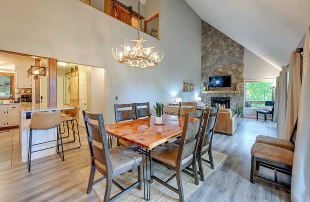 Sapphire Valley Cabin w/Private Mountain Views!
