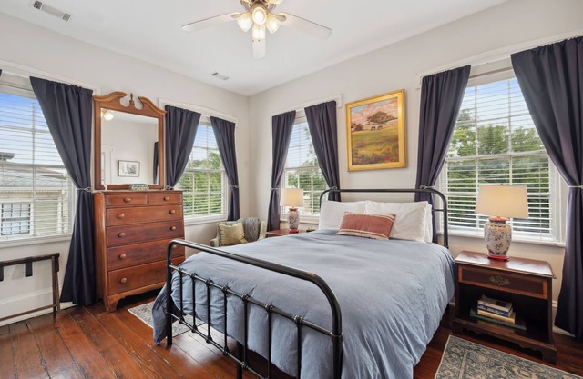Savannah Canvas Cottage, Near Forsyth Park