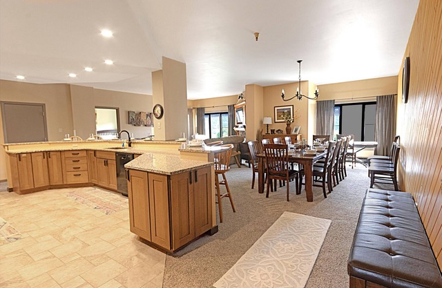 SC 5801: Spacious Penthouse | Huge Kitchen & Room for Everyone