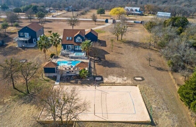Scenic 5 Acre Retreat w/Hot Tub Pool & Game Room