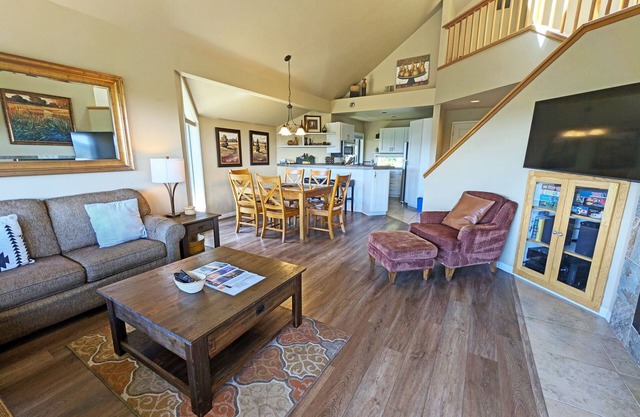 Scenic Bend Getaway | Spacious Condo w/Hot Tub, Fireplace & River Views