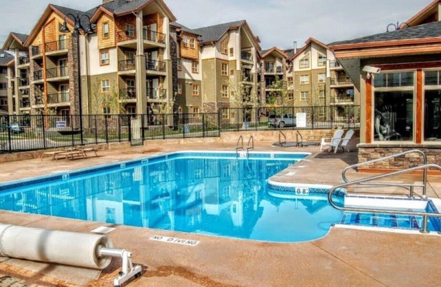 Scenic Lakefront Getaway | Hot Tub | Pool | Gym