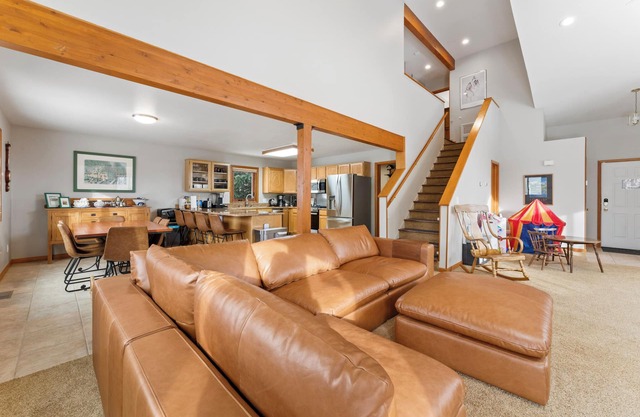 Scenic Mountain Views from Private Deck and Hot Tub, Gas Burning Fireplace!