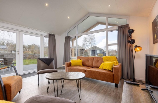 Scenic Retreat by the Lake