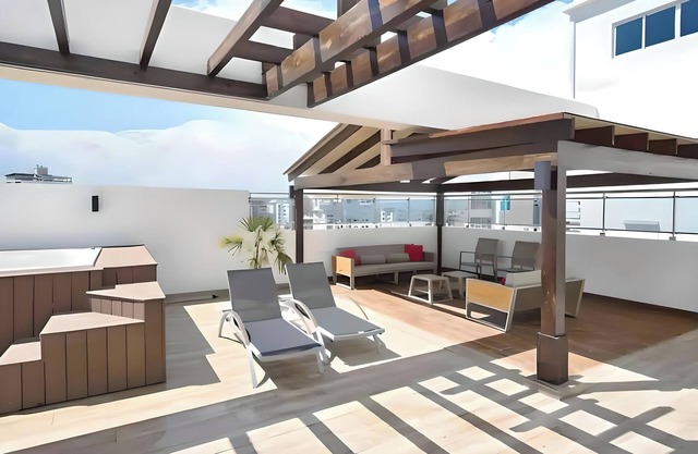 SD 3BR Luxury Sunshine Apt 1 + Bonus