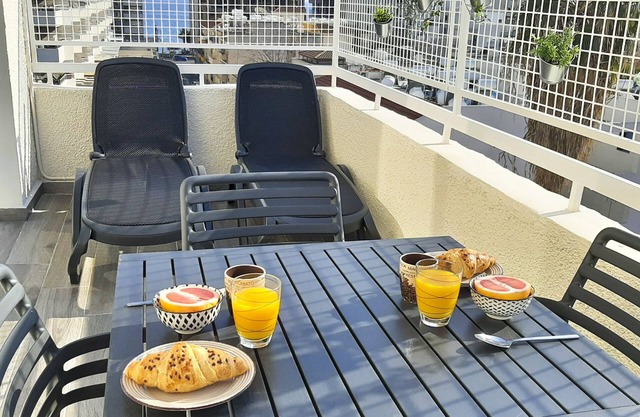 Sea Breeze Central, 2bed, sleeps 4, Wi-Fi, Sat TV