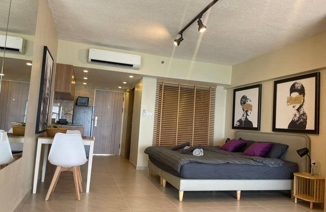 Sea Breeze: Luxury Full Seaview Condo with Pool Steps from the Beach