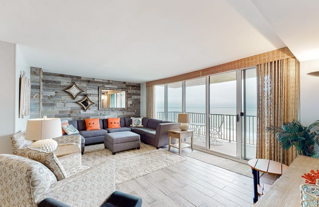 Sea Colony Ocean 14th floor condo with elevator, WiFi, and basketball court