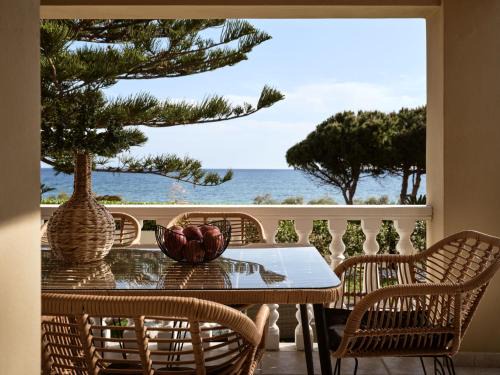 Sea Elegance Villa - On the Beach, by ZanteWize