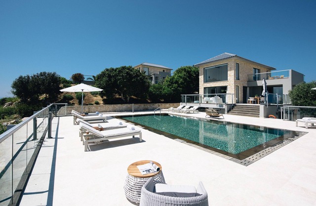Sea front luxury villa on the edge of the hillside