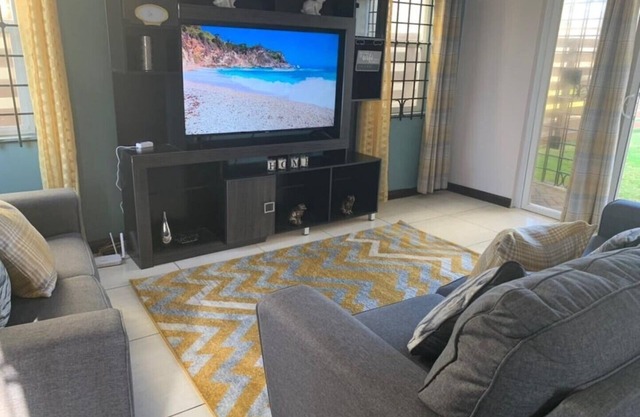 Sea Front Villa (Pool AC Gated 24hrs Security)