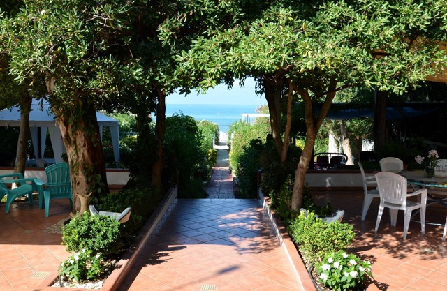 SEA FRONT VILLA - VILLA FERRERO DOMUS GAUDII 50 METERS FROM THE SEA